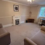 Lovely 2-Bed Flat In London