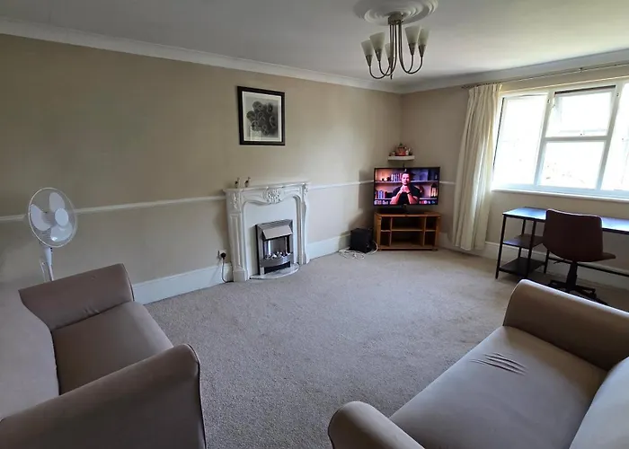Lovely 2-Bed Flat In London