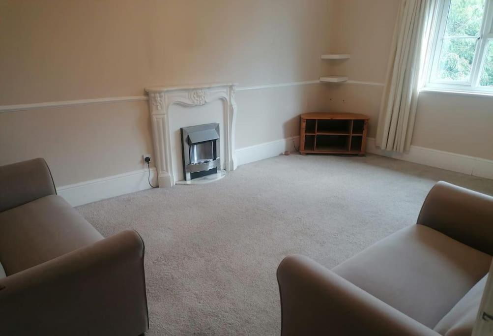 Apartment Lovely 2-bed Flat In