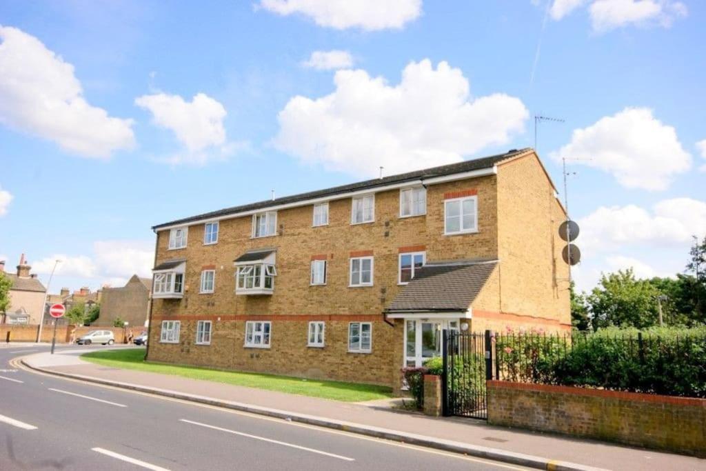 Lovely 2-bed Flat In London