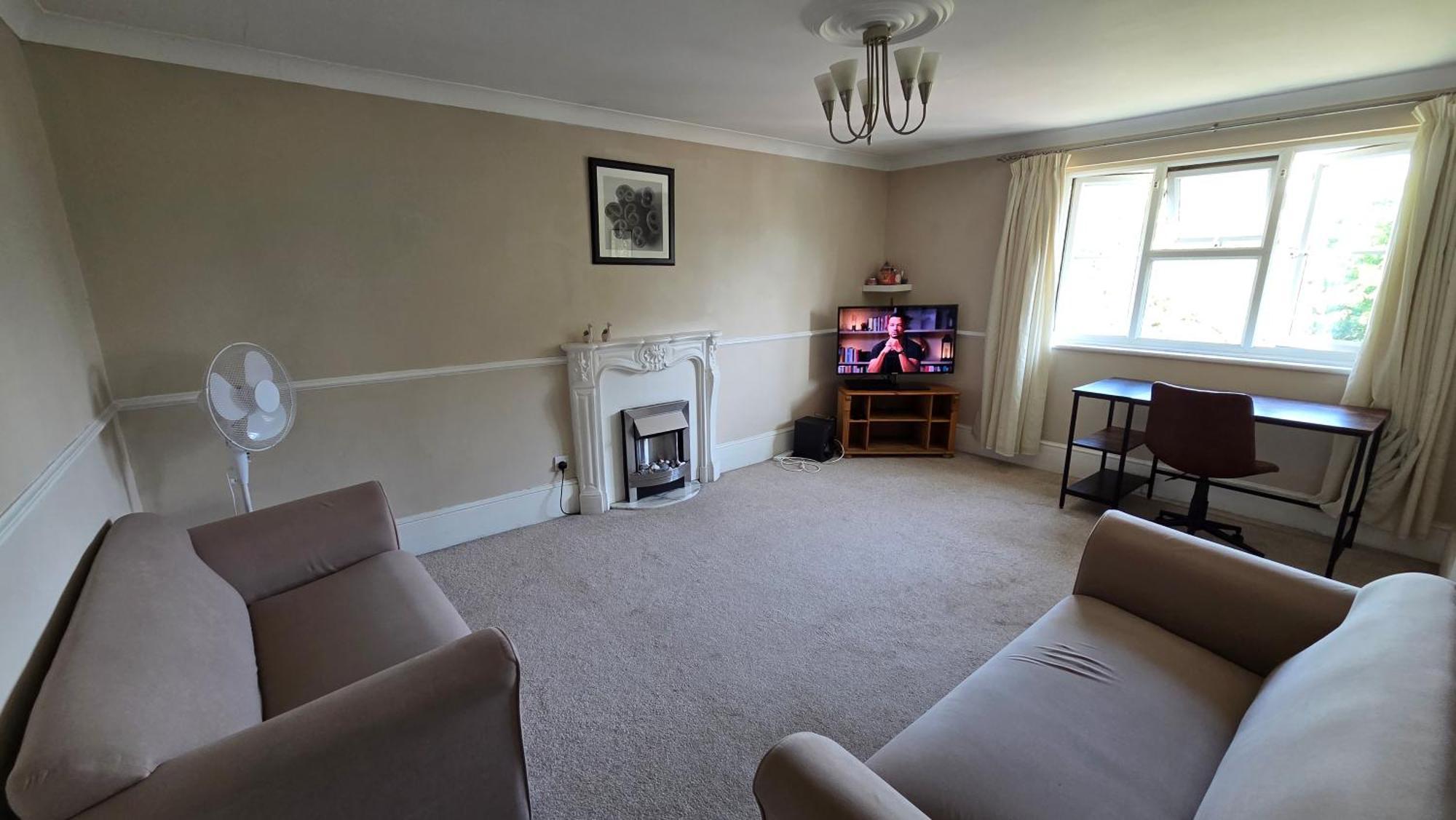 Apartment Lovely 2-bed Flat In